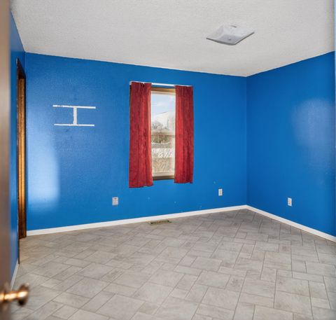 Tiny photo for 450 Fulton Street, Klamath Falls, OR 97601 (MLS # 220215729)