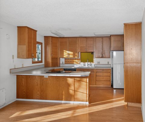 Tiny photo for 450 Fulton Street, Klamath Falls, OR 97601 (MLS # 220215729)