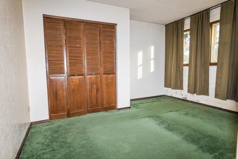 Tiny photo for 450 Fulton Street, Klamath Falls, OR 97601 (MLS # 220215729)