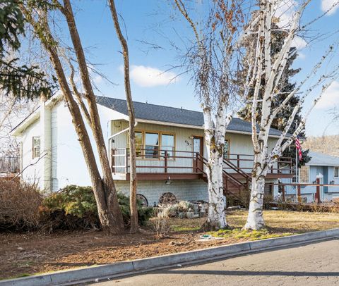 Tiny photo for 450 Fulton Street, Klamath Falls, OR 97601 (MLS # 220215729)