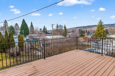 Tiny photo for 450 Fulton Street, Klamath Falls, OR 97601 (MLS # 220215729)