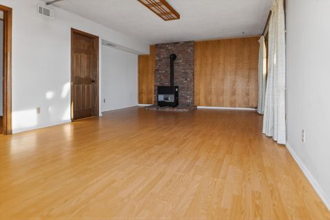 Tiny photo for 450 Fulton Street, Klamath Falls, OR 97601 (MLS # 220215729)