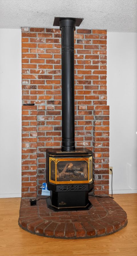 Tiny photo for 450 Fulton Street, Klamath Falls, OR 97601 (MLS # 220215729)