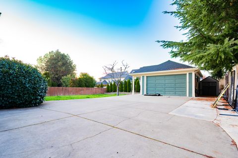 Tiny photo for 3487 Greystone Court, Medford, OR 97504 (MLS # 220211491)