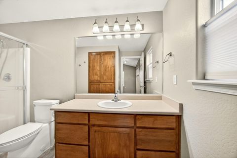 Tiny photo for 1247 Shafer Lane, Medford, OR 97501 (MLS # 220215673)