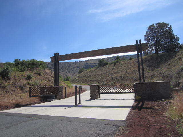 Paradise Hill - Land