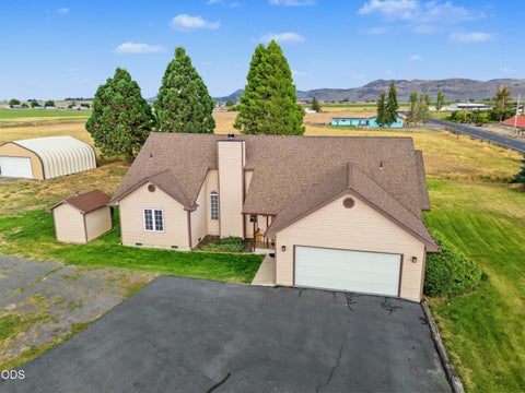 Photo of 10505 Spring Lake Road, Klamath Falls, OR 97603 (MLS # 220228820)