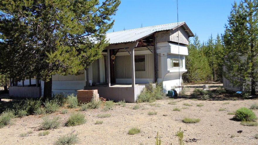 Extremely well maintained manufactured home with an extended living room. All on 1.29 acres that backs up to forest land. Quad, horse back ride or snowmobile right from your own back yard. Fish from the Little Deschutes River just a walk away!! Ski Willamette Pass only minutes away.