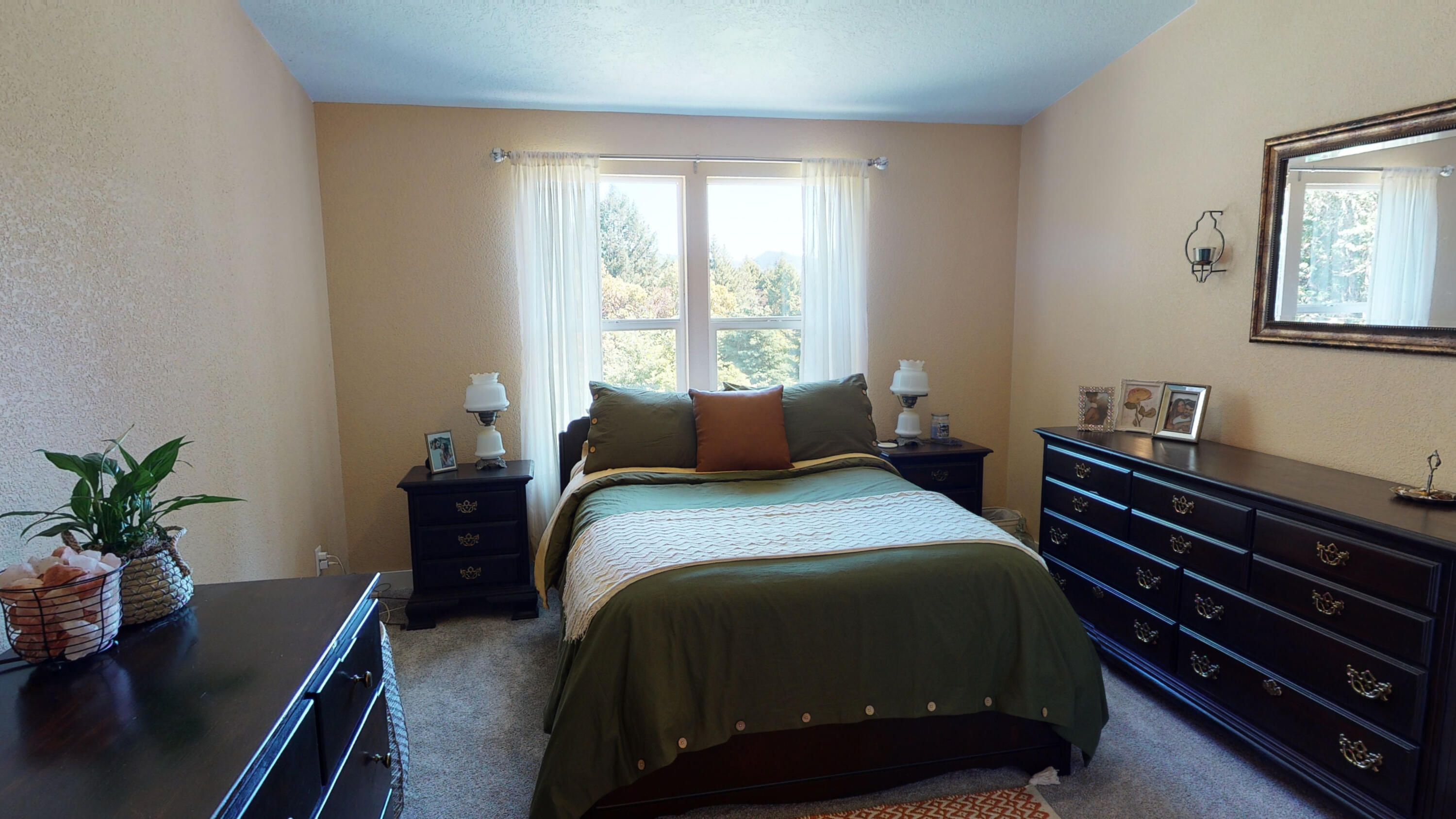 Glendale, Tow NOf Julia - Residential