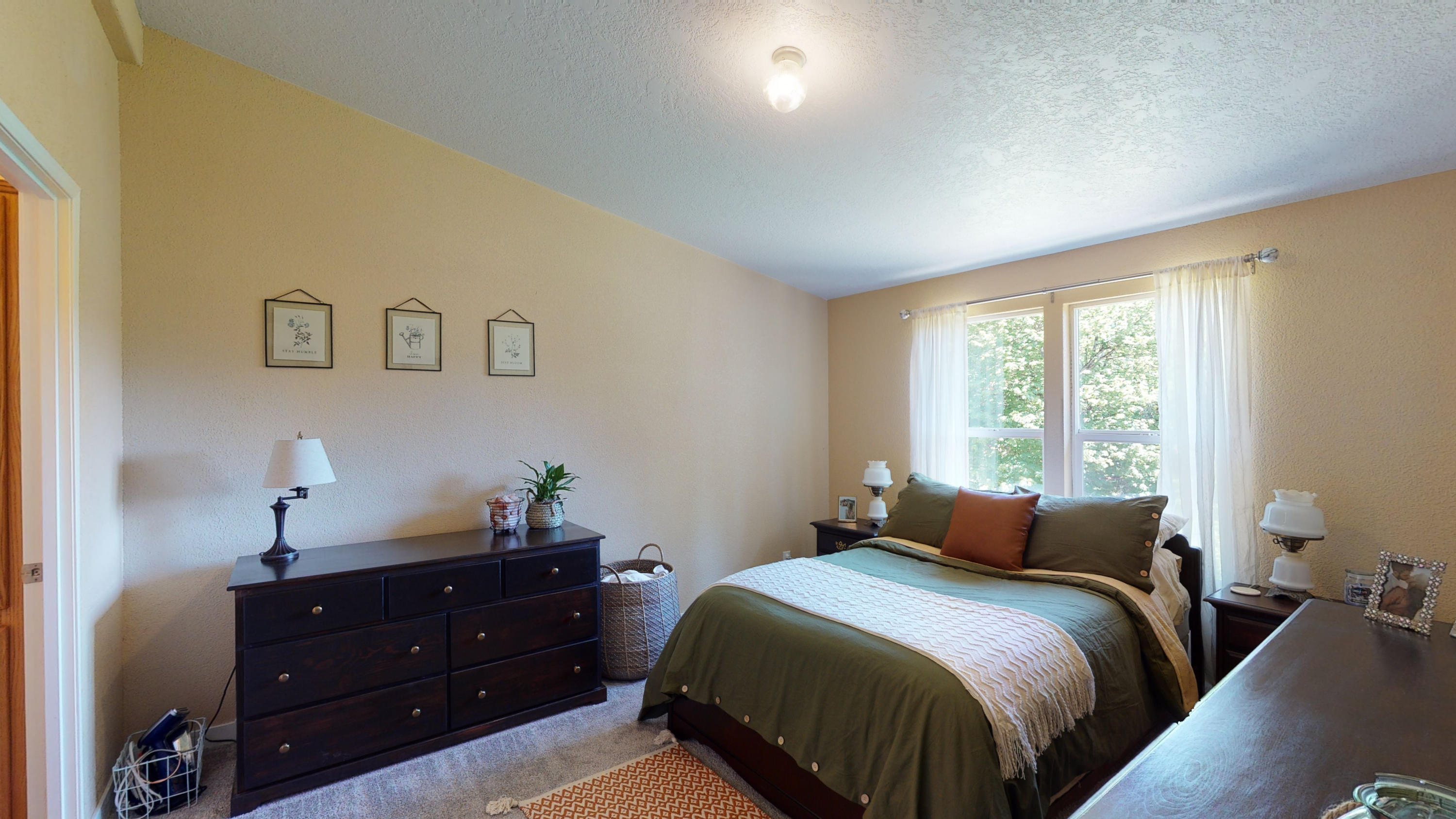 Glendale, Tow NOf Julia - Residential