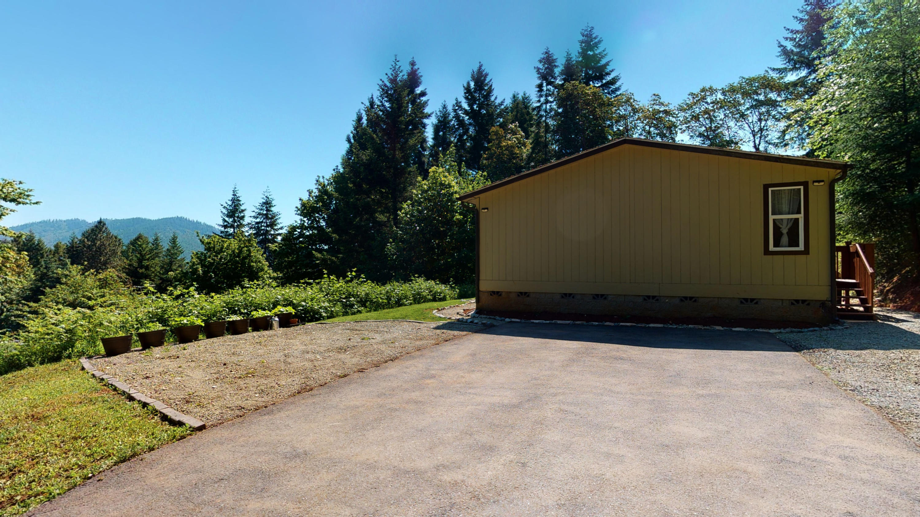 Glendale, Tow NOf Julia - Residential