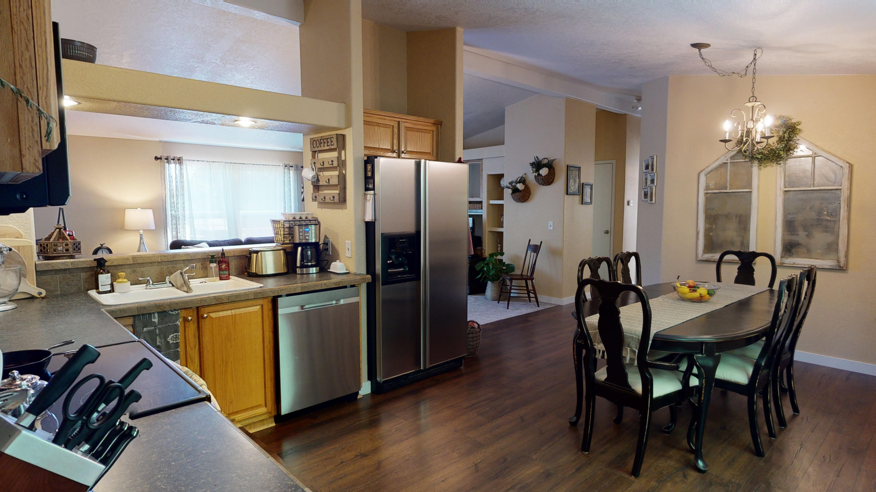 Glendale, Tow NOf Julia - Residential