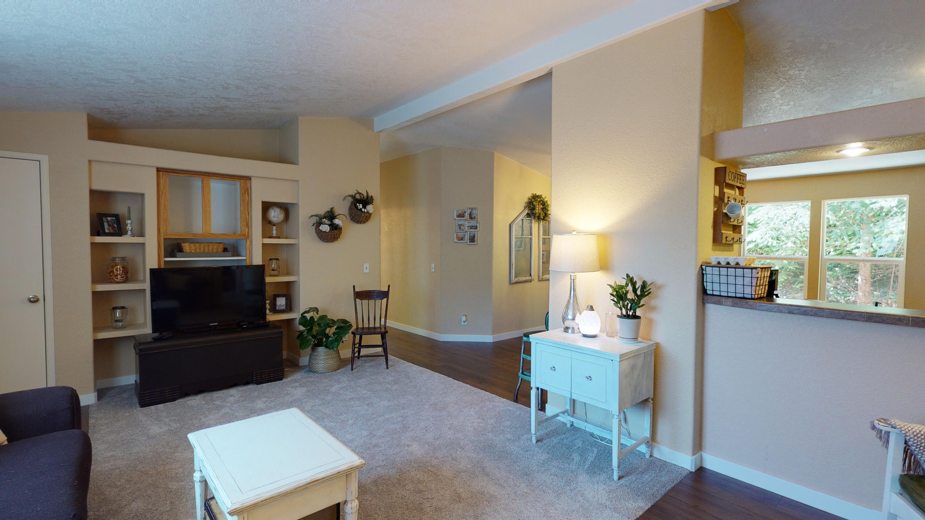 Glendale, Tow NOf Julia - Residential