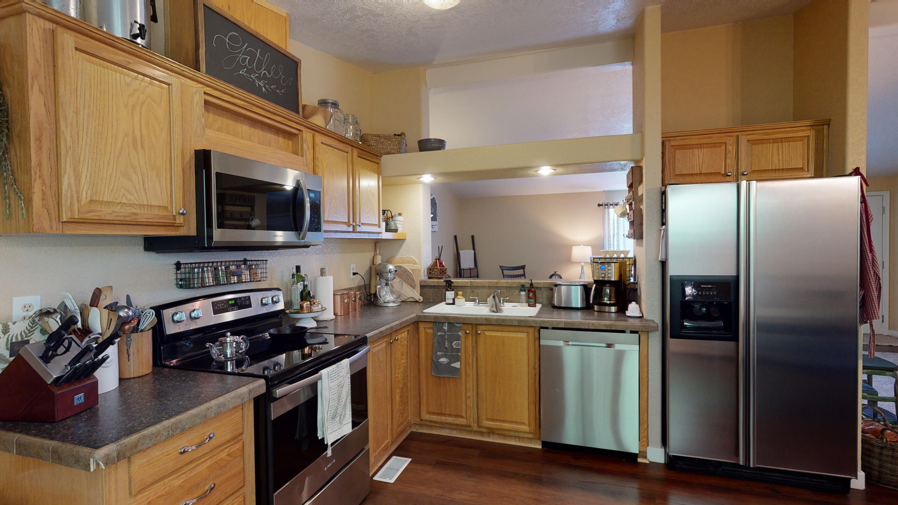 Glendale, Tow NOf Julia - Residential