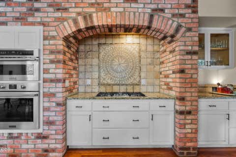 Tiny photo for 1581 NW City Heights Drive, Bend, OR 97703 (MLS # 220227098)