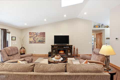 Tiny photo for 17024 Kingsburg Road, Bend, OR 97707 (MLS # 220226977)