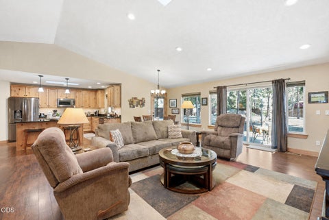 Tiny photo for 17024 Kingsburg Road, Bend, OR 97707 (MLS # 220226977)