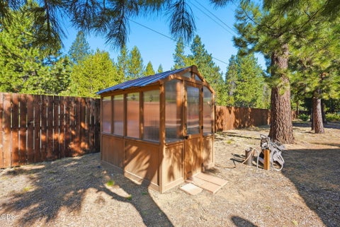 Tiny photo for 17024 Kingsburg Road, Bend, OR 97707 (MLS # 220226977)