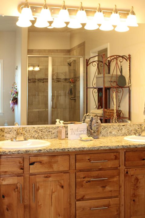 Tiny photo for 6409 Orinda Drive, Klamath Falls, OR 97603 (MLS # 220216730)