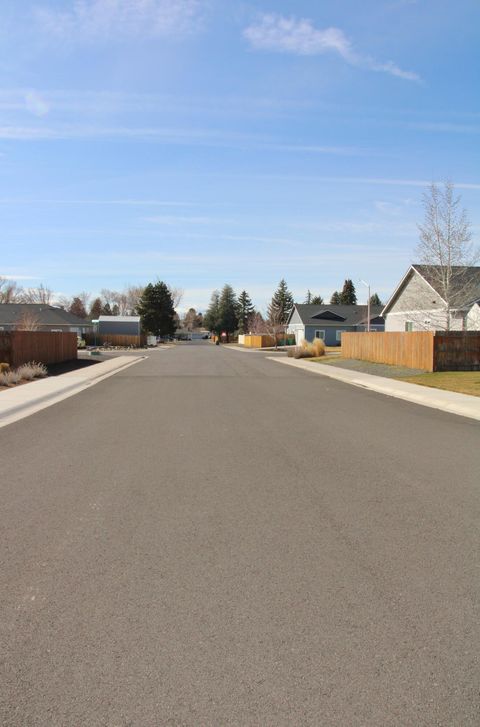 Tiny photo for 6409 Orinda Drive, Klamath Falls, OR 97603 (MLS # 220216730)