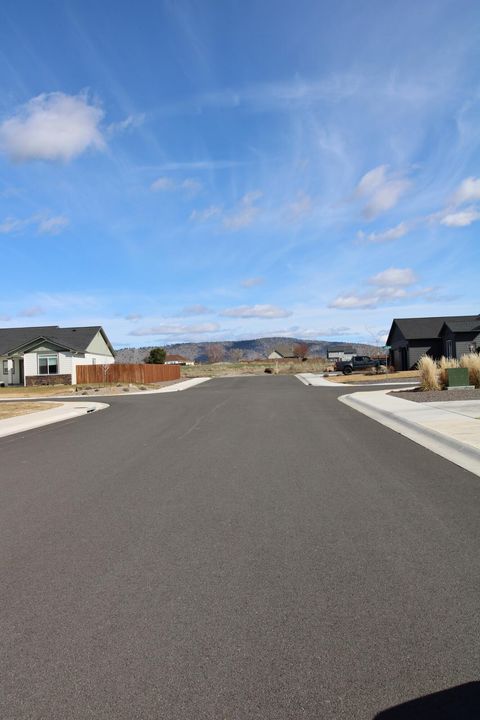 Tiny photo for 6409 Orinda Drive, Klamath Falls, OR 97603 (MLS # 220216730)