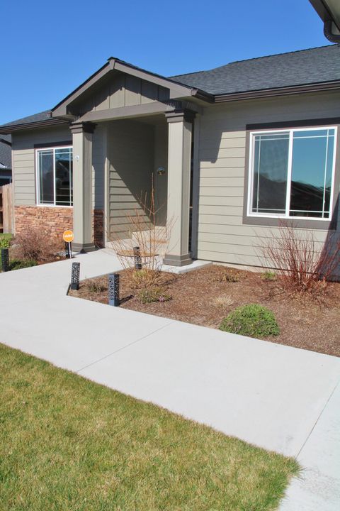 Tiny photo for 6409 Orinda Drive, Klamath Falls, OR 97603 (MLS # 220216730)