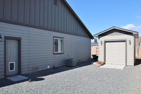 Tiny photo for 6409 Orinda Drive, Klamath Falls, OR 97603 (MLS # 220216730)