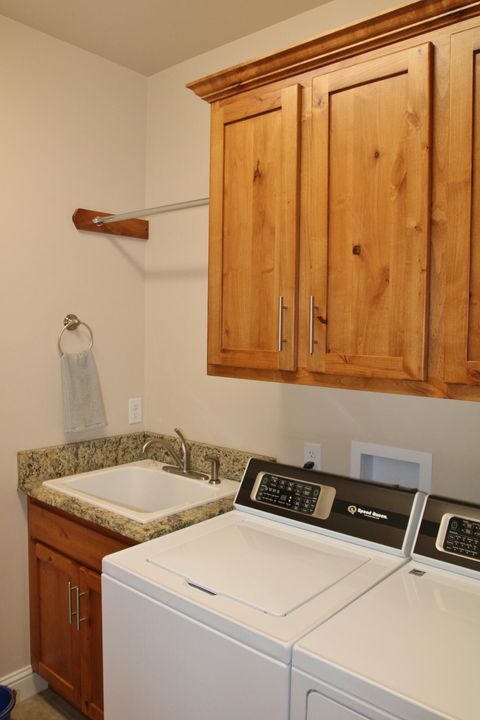 Tiny photo for 6409 Orinda Drive, Klamath Falls, OR 97603 (MLS # 220216730)