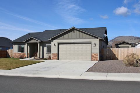 Photo of 6409 Orinda Drive, Klamath Falls, OR 97603 (MLS # 220216730)