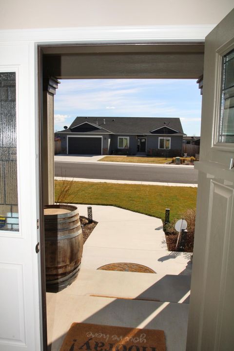 Tiny photo for 6409 Orinda Drive, Klamath Falls, OR 97603 (MLS # 220216730)