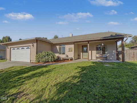 Photo of 2611 Chantal Avenue, Klamath Falls, OR 97601 (MLS # 220224565)