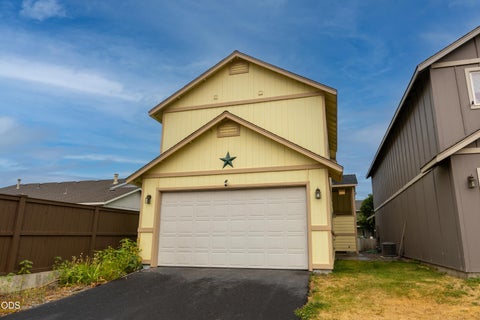 Tiny photo for 374 NW 25th Street, Redmond, OR 97756 (MLS # 220225936)
