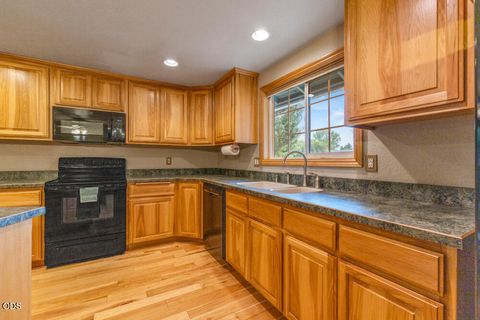 Tiny photo for 5292 Gatewood Drive, Klamath Falls, OR 97603 (MLS # 220223078)
