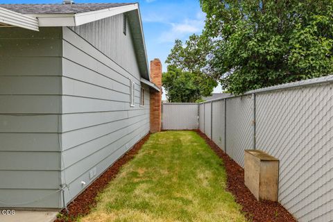 Tiny photo for 5292 Gatewood Drive, Klamath Falls, OR 97603 (MLS # 220223078)