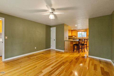 Tiny photo for 5292 Gatewood Drive, Klamath Falls, OR 97603 (MLS # 220223078)