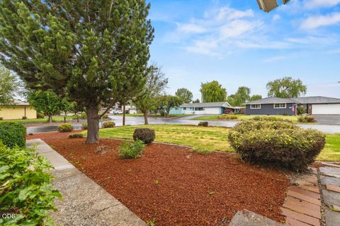 Tiny photo for 5292 Gatewood Drive, Klamath Falls, OR 97603 (MLS # 220223078)