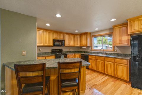 Tiny photo for 5292 Gatewood Drive, Klamath Falls, OR 97603 (MLS # 220223078)