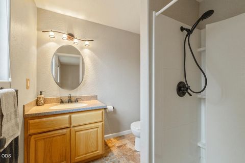 Tiny photo for 5292 Gatewood Drive, Klamath Falls, OR 97603 (MLS # 220223078)