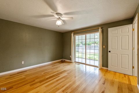 Tiny photo for 5292 Gatewood Drive, Klamath Falls, OR 97603 (MLS # 220223078)