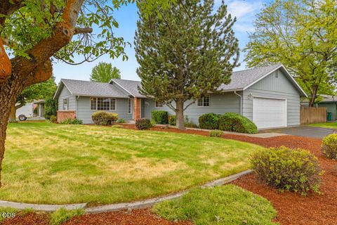 Photo of 5292 Gatewood Drive, Klamath Falls, OR 97603 (MLS # 220223078)