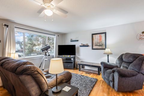 Tiny photo for 835 SW 14th Street, Redmond, OR 97756 (MLS # 220212204)