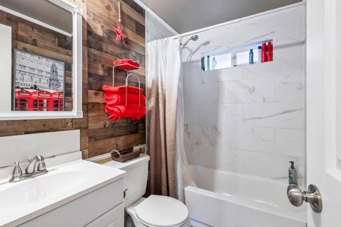 Tiny photo for 835 SW 14th Street, Redmond, OR 97756 (MLS # 220212204)