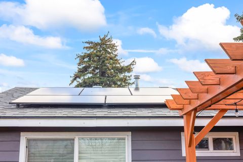 Tiny photo for 835 SW 14th Street, Redmond, OR 97756 (MLS # 220212204)