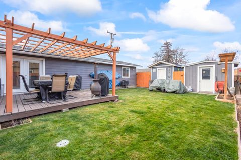 Tiny photo for 835 SW 14th Street, Redmond, OR 97756 (MLS # 220212204)