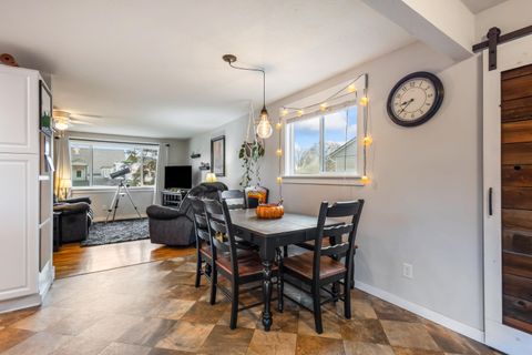 Tiny photo for 835 SW 14th Street, Redmond, OR 97756 (MLS # 220212204)