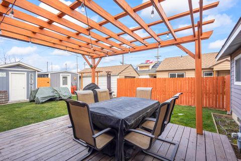 Tiny photo for 835 SW 14th Street, Redmond, OR 97756 (MLS # 220212204)