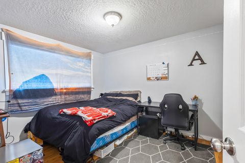 Tiny photo for 835 SW 14th Street, Redmond, OR 97756 (MLS # 220212204)