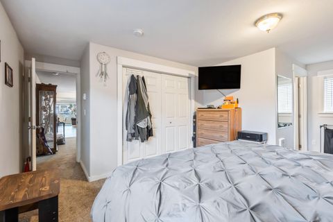 Tiny photo for 835 SW 14th Street, Redmond, OR 97756 (MLS # 220212204)