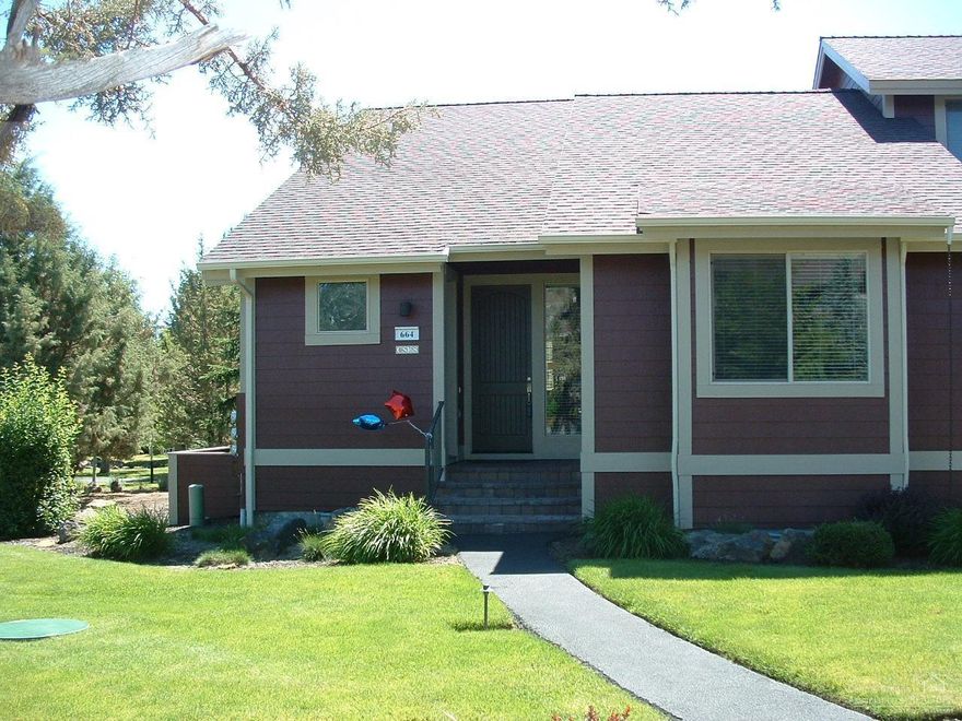 Incredible View of the Creek from this 2 Bedroom/2 Bath Creekside Townhome. Cherry Cabinets, Granite counters in Kitchen. Tile Floor in Entry/Foyer and Guest Bath, Master Bath has double Vanity and Tile Floors. East facing back Paver Patio, that overlooks the Creek. Eagle Crest is home to three 18 hole golf courses, an 18 hole putting course, three sports centers, a day spa and miles of trails.