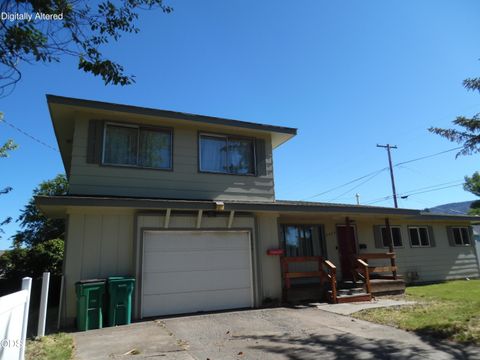 Photo of 2609 Reclamation Avenue, Klamath Falls, OR 97603 (MLS # 220223143)
